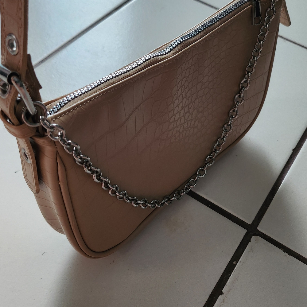 H&M Croc-Embossed Cream Shoulder Bag with Silver Chain - Picture 2 of 3